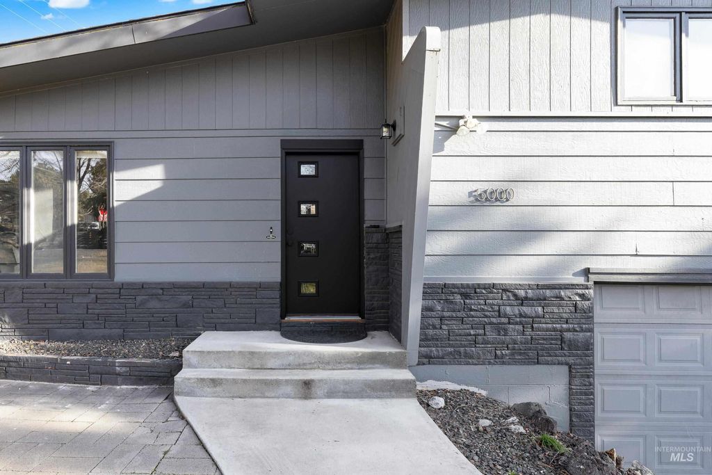 Photo of 5000 N Collister Dr, Boise, ID 83703 (MLS # 98973927)