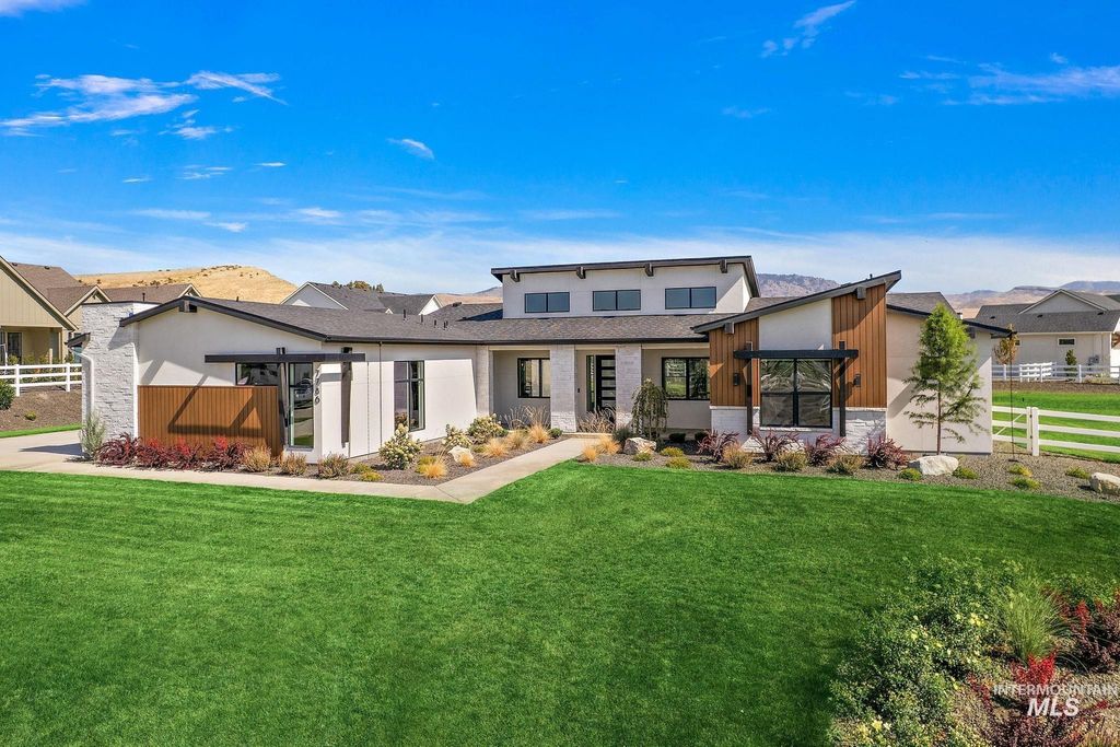 Photo of 7786 W Diamond Lake Dr, Boise, ID 83714 (MLS # 98977688)