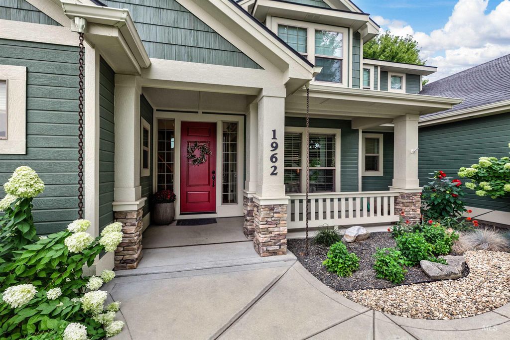 Photo of 1962 N Spring Hollow Place, Star, ID 83669 (MLS # 98976698)