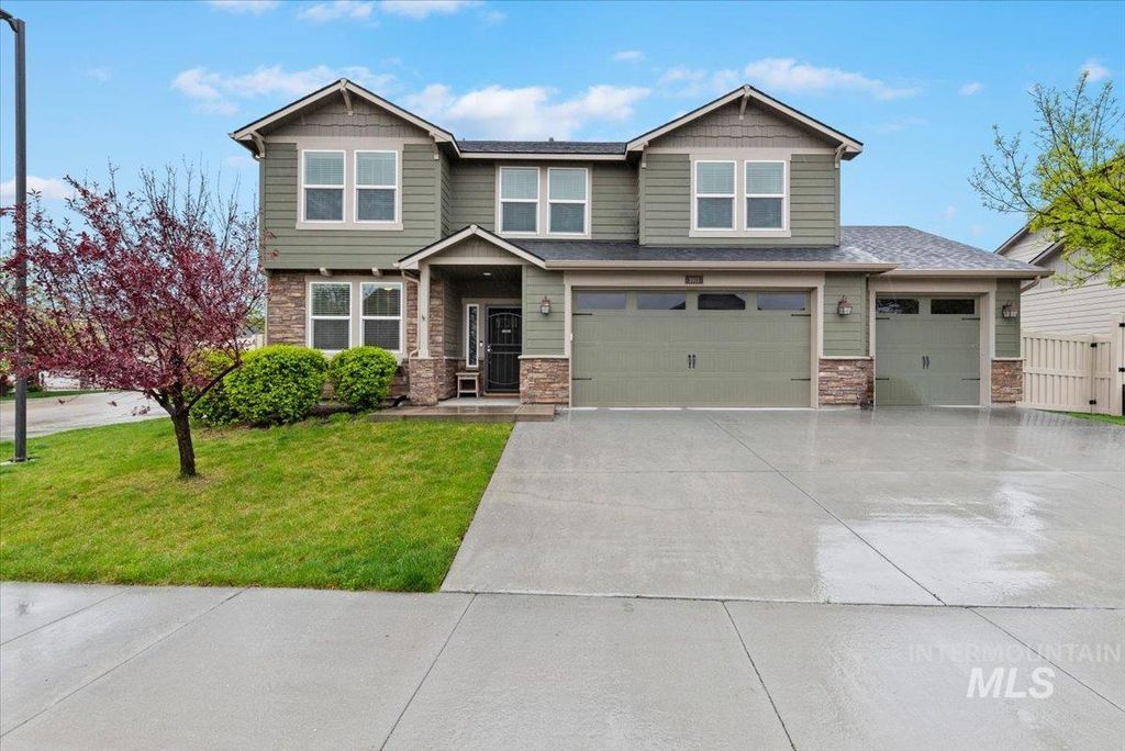 Photo of 1011 W Riodosa Dr, Meridian, ID 83642 (MLS # 98982340)