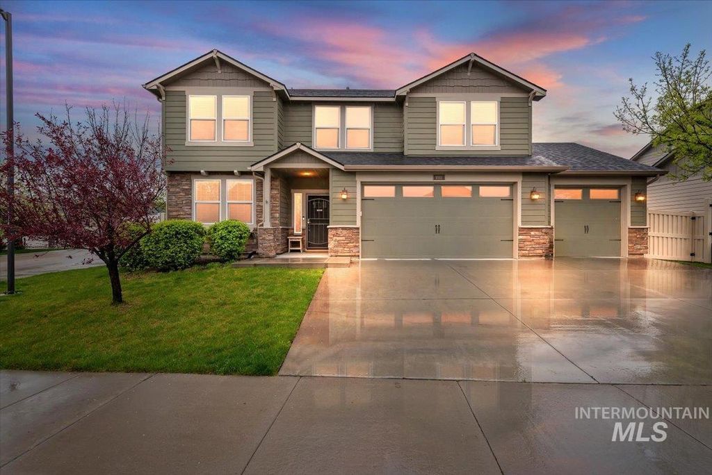 Photo of 1011 W Riodosa Dr, Meridian, ID 83642 (MLS # 98982340)