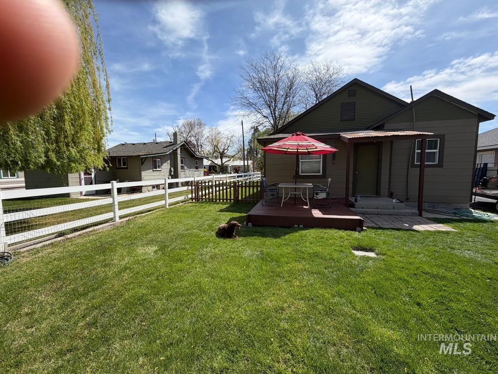 Photo of 923 N 10th Ave, Nampa, ID 83651 (MLS # 98982614)