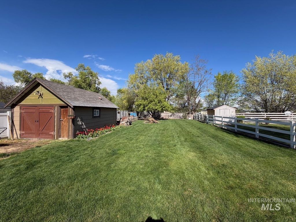 Photo of 923 N 10th Ave, Nampa, ID 83651 (MLS # 98982614)