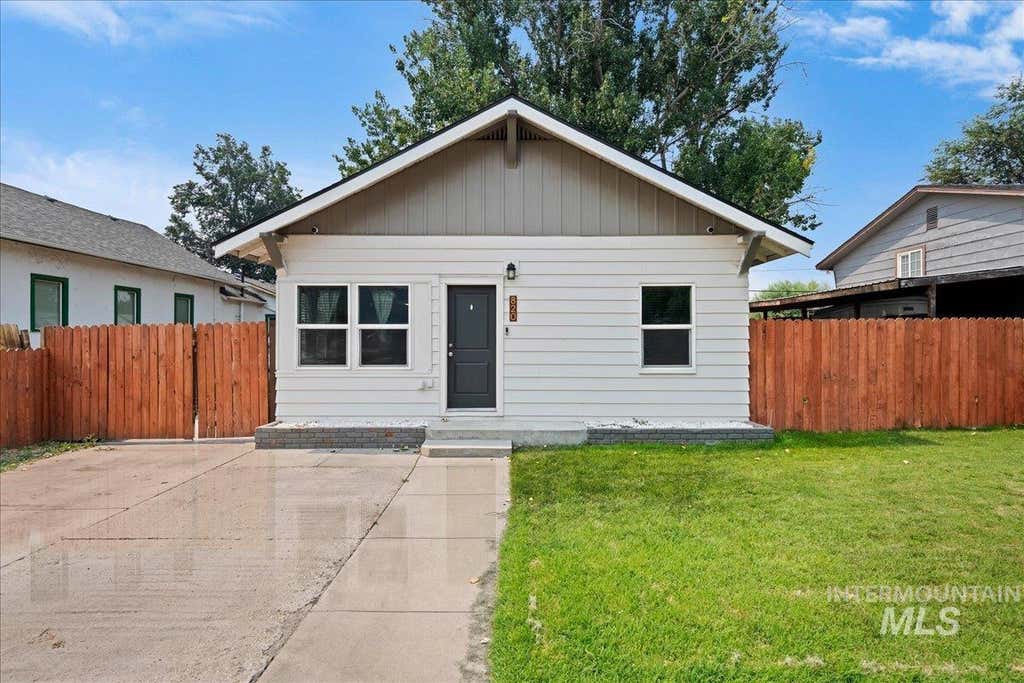 Photo of 820 E Elgin St, Caldwell, ID 83605 (MLS # 98995794)