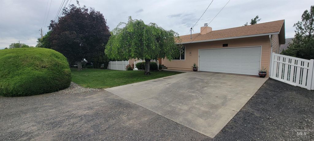 Photo of 2426 Easy St, Clarkston, WA 99403 (MLS # 98986505)
