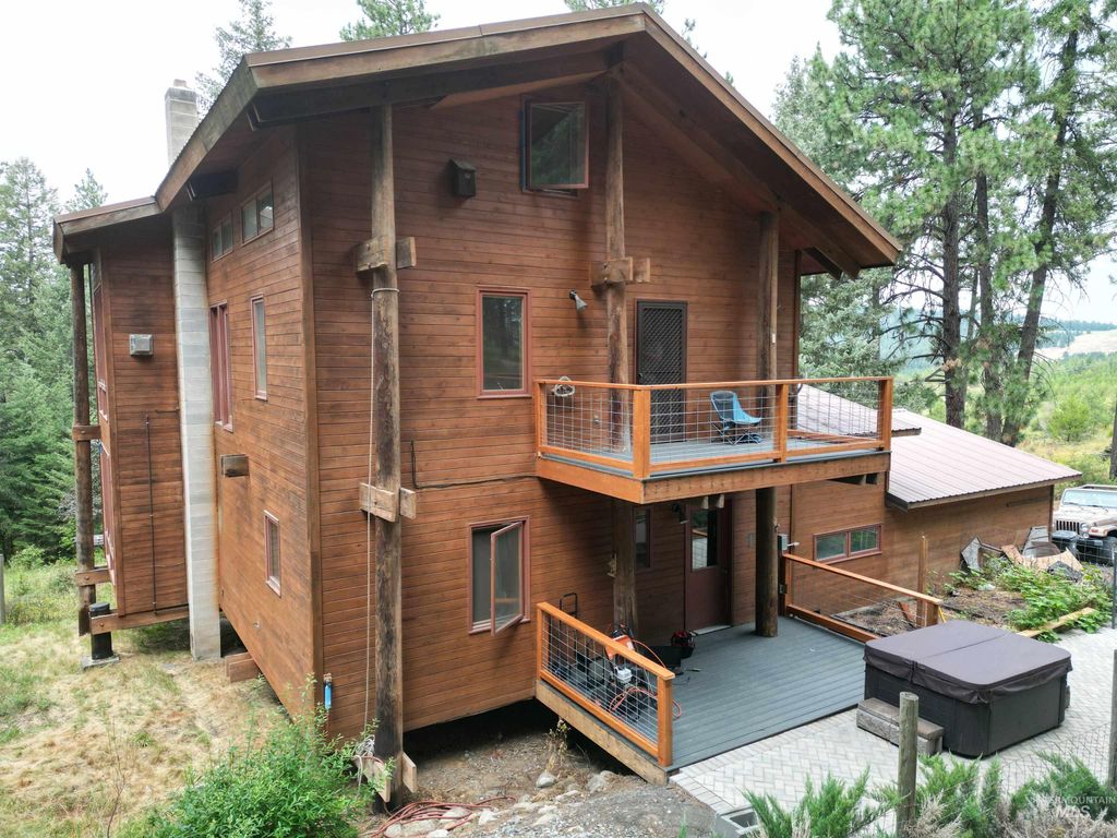 Photo of 1065 Newell Rd, Viola, ID 83872 (MLS # 98956777)