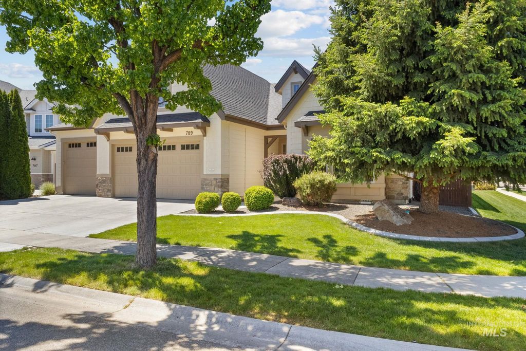 Photo of 789 W Crosby Dr, Meridian, ID 83646 (MLS # 98985293)