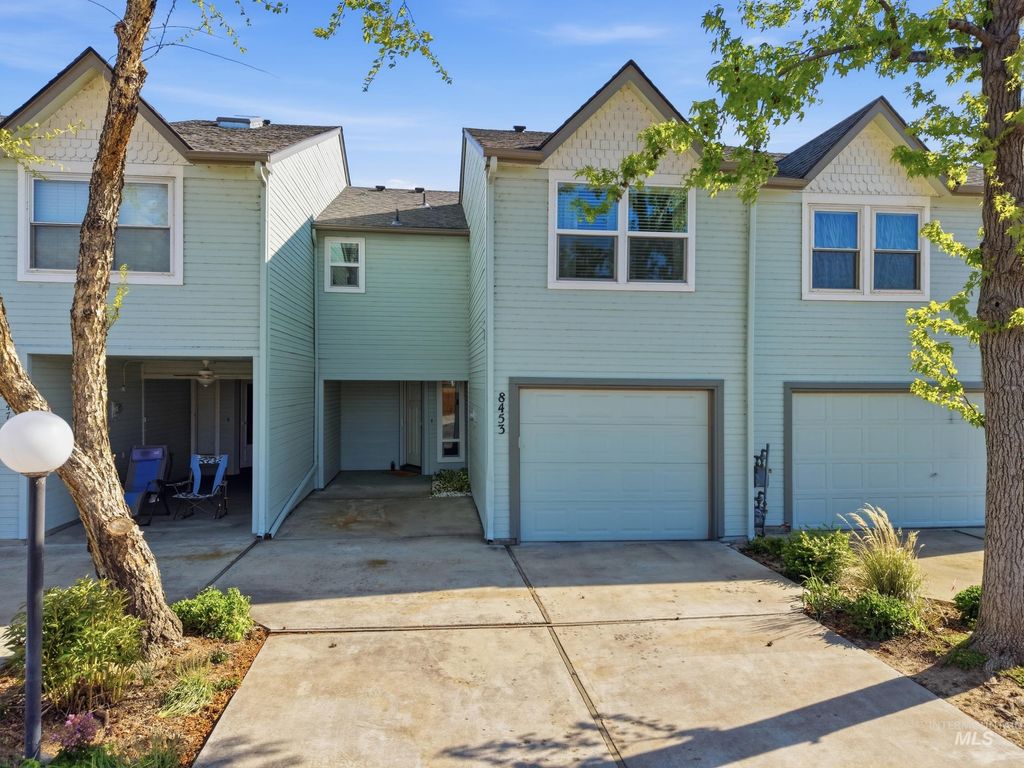 Photo of 8453 Cascade Ln, Boise, ID 83704 (MLS # 98984161)
