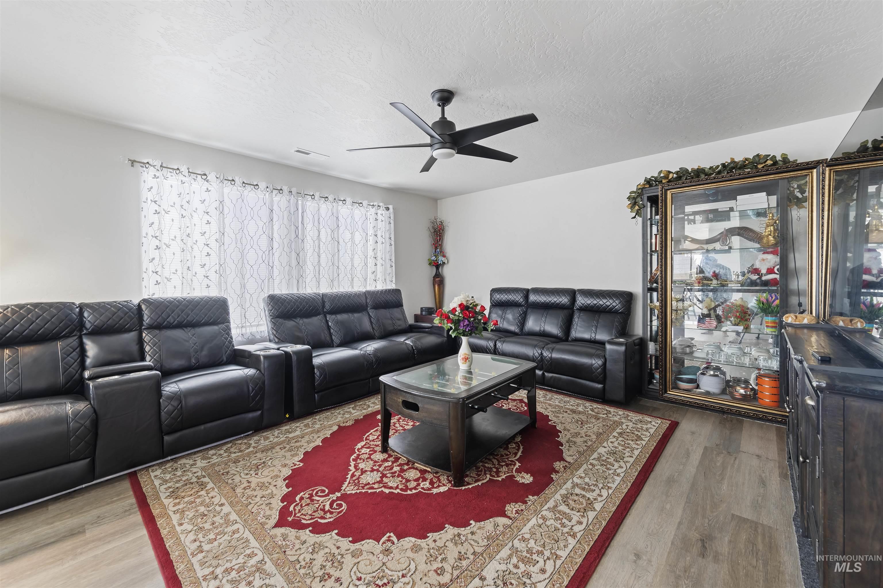 4887 W Quaker Ridge St