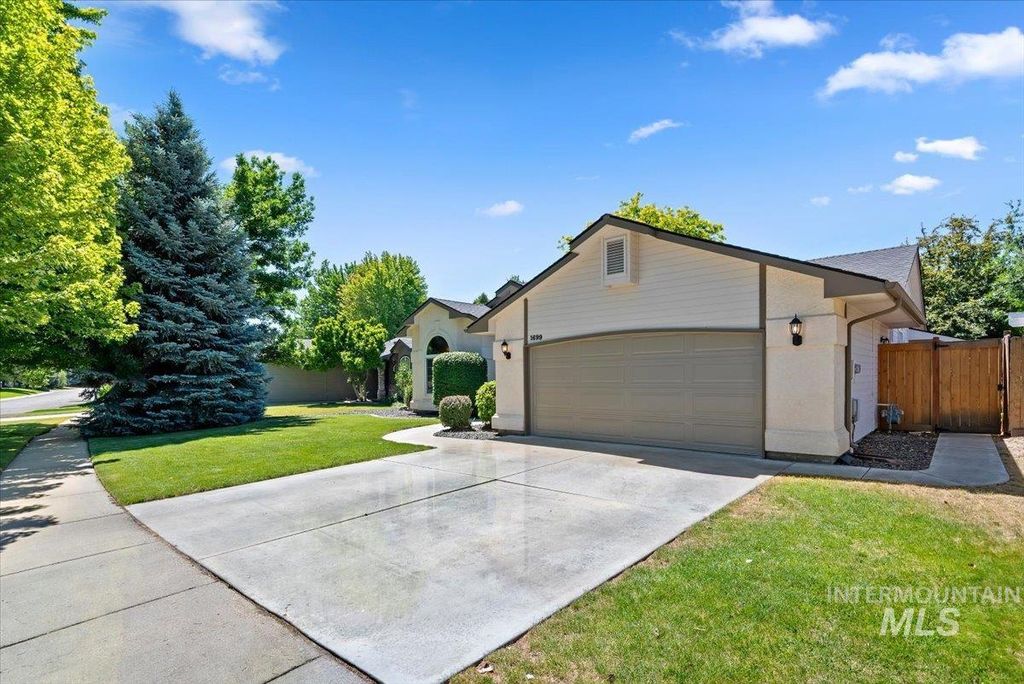 Photo of 1699 E Laurelwood Dr, Eagle, ID 83616 (MLS # 98990932)