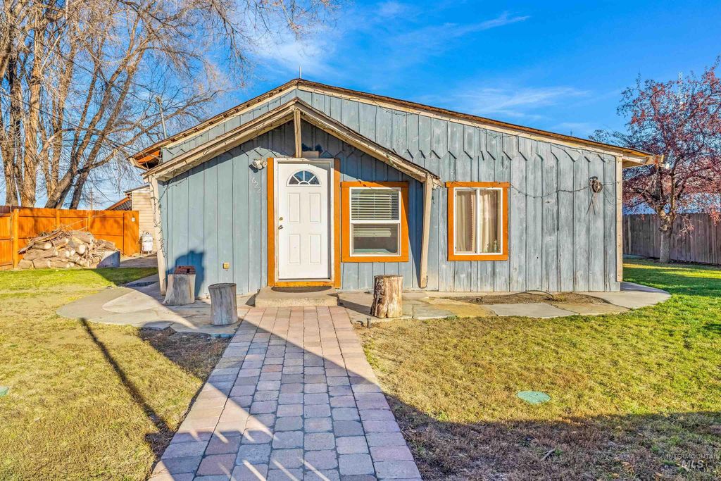 Photo of 622 1st Ave E, Gooding, ID 83330 (MLS # 98969916)