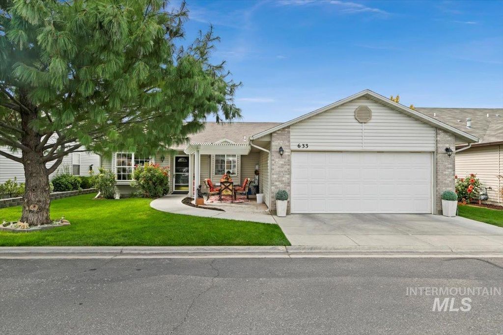 Photo of 633 N Sterling St, Nampa, ID 83651 (MLS # 98963753)