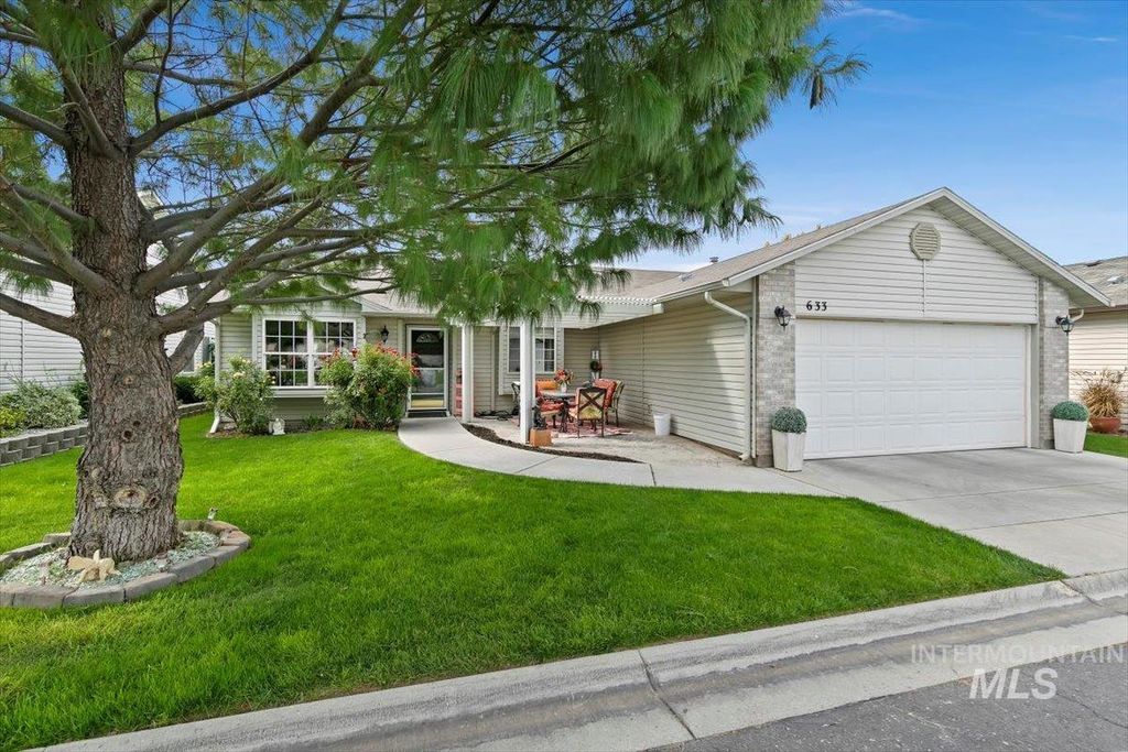 Photo of 633 N Sterling St, Nampa, ID 83651 (MLS # 98963753)
