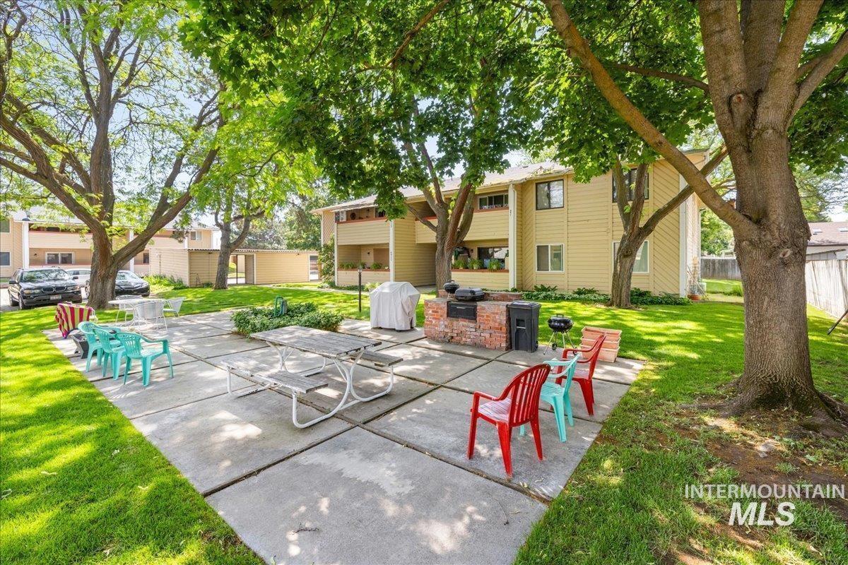 View of patio / terrace featuring an outdoor kitchen