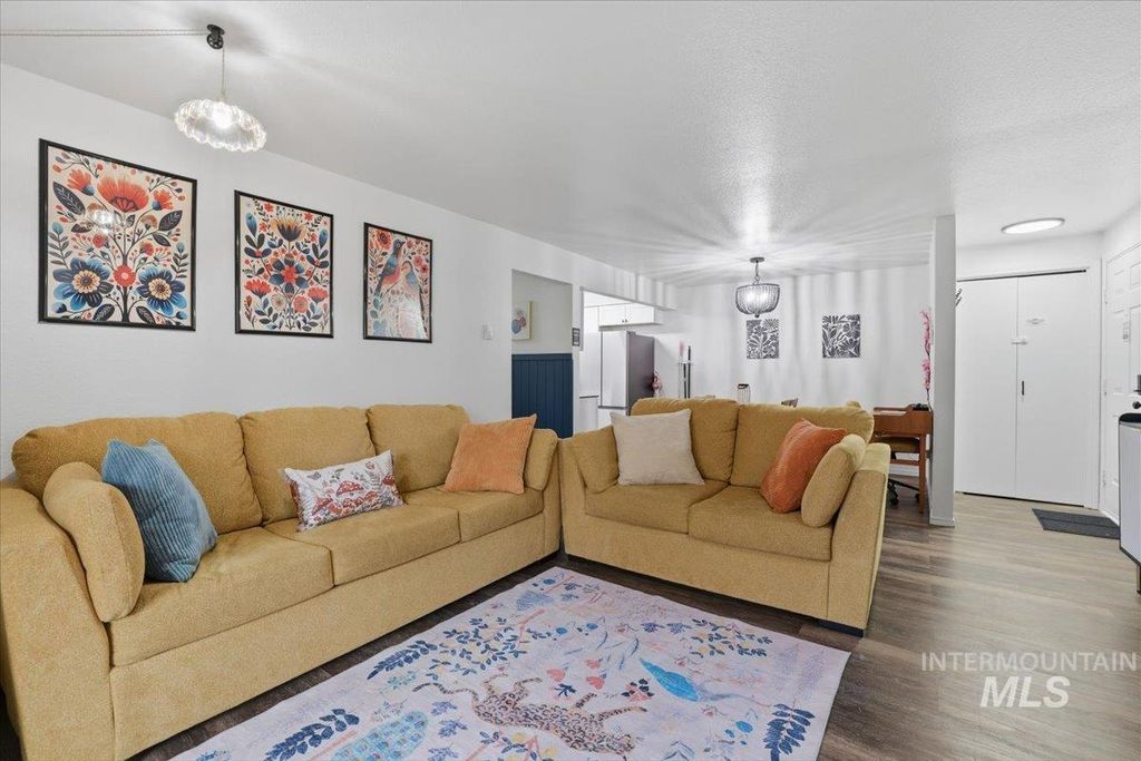 Photo of 6926 W Colehaven Ln #19, Boise, ID 83704 (MLS # 98977298)