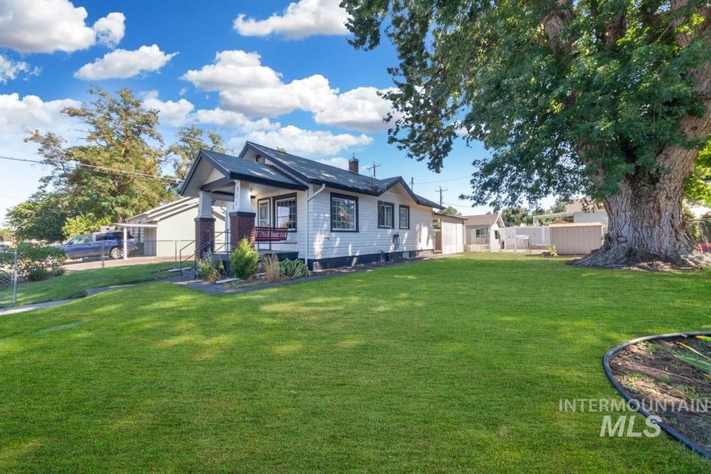 Photo of 311 Elm St, Clarkston, WA 99403 (MLS # 98957727)