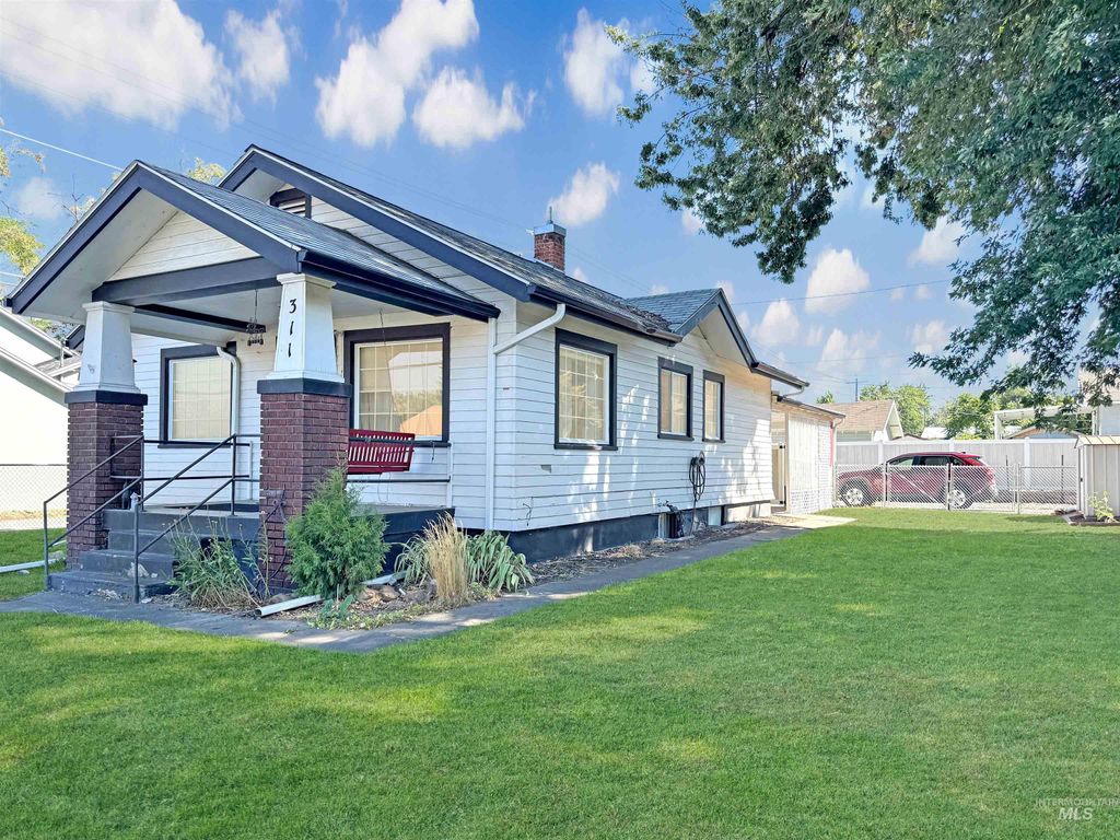 Photo of 311 Elm St, Clarkston, WA 99403 (MLS # 98957727)