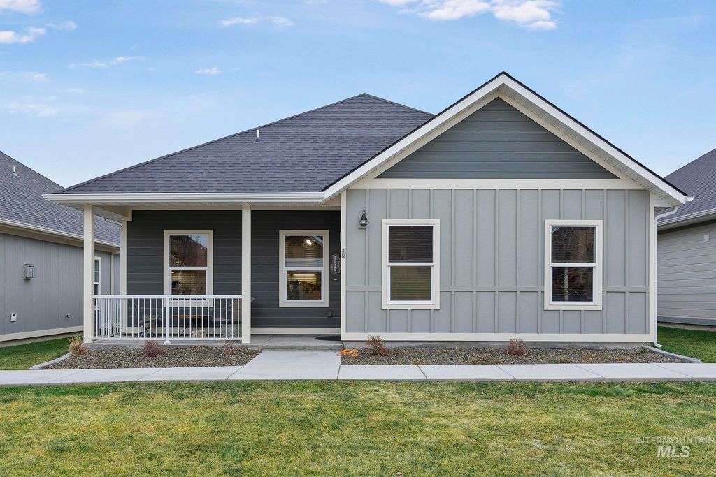 Photo of 1062 Cottage Rd, Twin Falls, ID 83301 (MLS # 98972887)