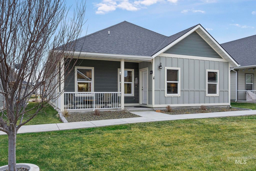 Photo of 1062 Cottage Rd, Twin Falls, ID 83301 (MLS # 98972887)