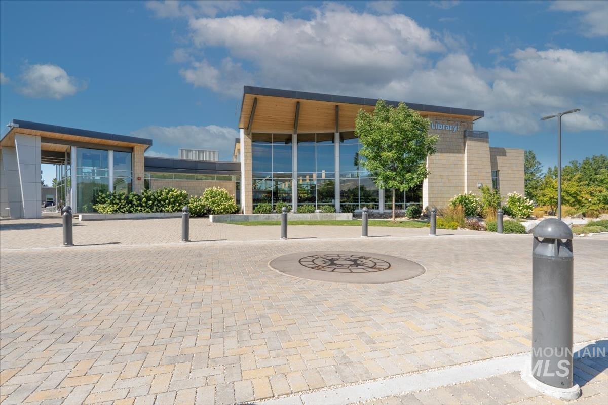 View of home's community