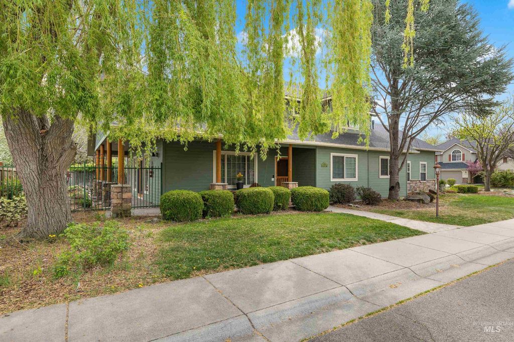 Photo of 4394 N Colonial Park Way, Boise, ID 83713 (MLS # 98981956)
