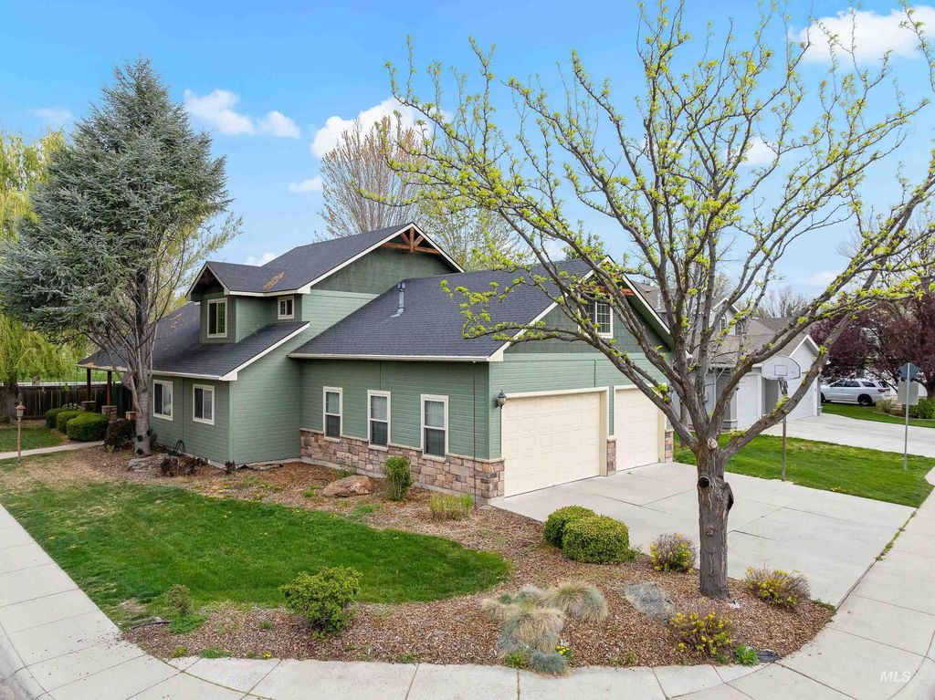 Photo of 4394 N Colonial Park Way, Boise, ID 83713 (MLS # 98981956)