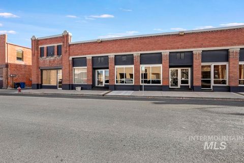 Photo of 125 Gooding St W St #125, 127, 131, Twin Falls, ID 83301 (MLS # 98967928)