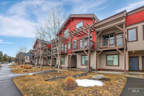 Photo of 104 Broken Pine Ln, McCall, ID 83638 (MLS # 98977040)