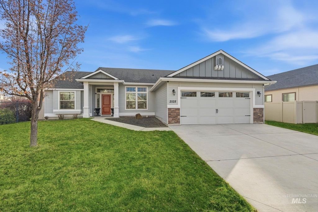Photo of 2528 S Garibaldi Ave, Meridian, ID 83642 (MLS # 98968562)