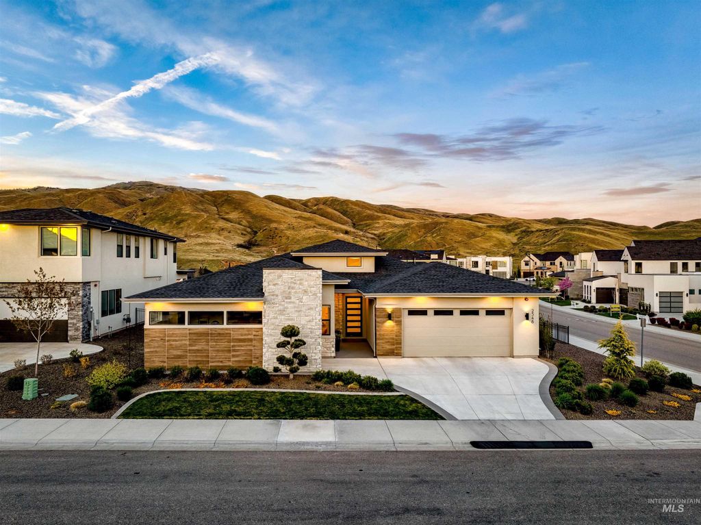 Photo of 2548 S Linnet Place, Boise, ID 83716 (MLS # 98984941)