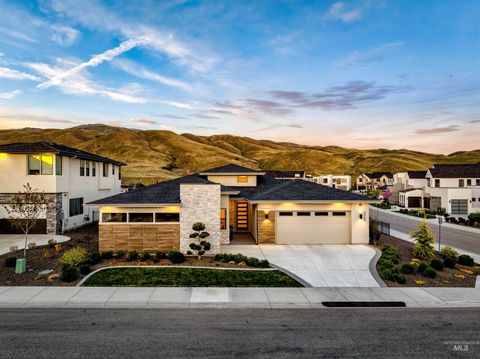Photo of 2548 S Linnet Place, Boise, ID 83716 (MLS # 98984941)