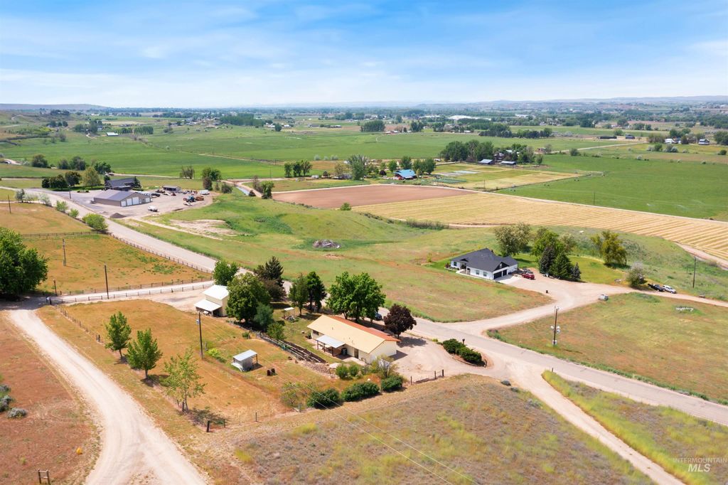Photo of 12184 Hill Rd, Payette, ID 83616 (MLS # 98985887)