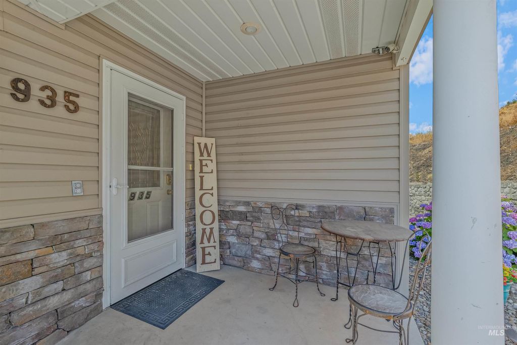 Photo of 935 Grelle Ave, Lewiston, ID 83501 (MLS # 98953702)