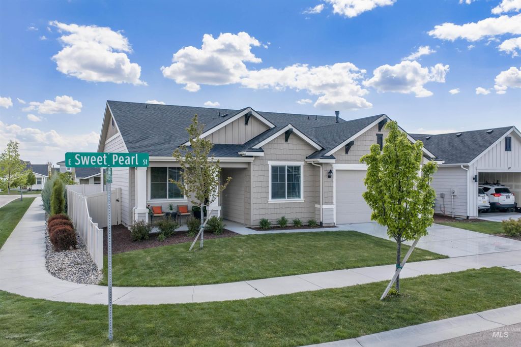 Photo of 1319 E Sweet Pearl St, Kuna, ID 83634 (MLS # 98984300)