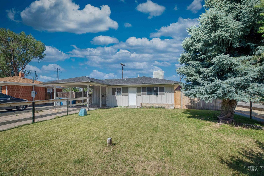 Photo of 521 N 11th E, Mountain Home, ID 83647 (MLS # 98988927)