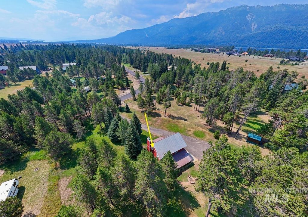 Photo of 13098 Hillhouse Loop, Donnelly, ID 83615 (MLS # 98949586)