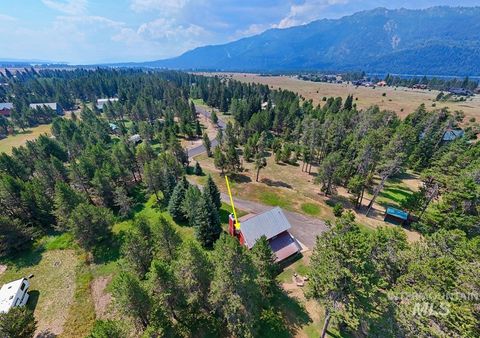 Photo of 13098 Hillhouse Loop, Donnelly, ID 83615 (MLS # 98949586)