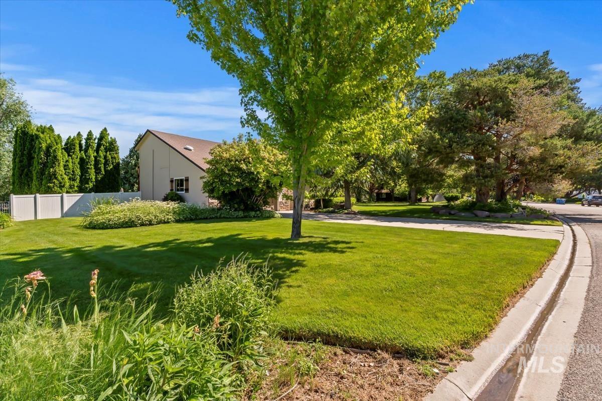 2908 E Leslie Drive