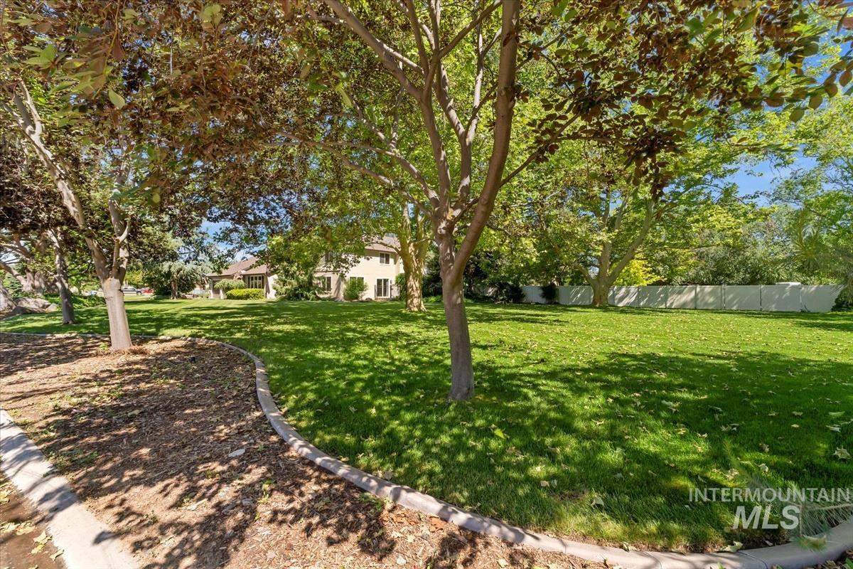 2908 E Leslie Drive