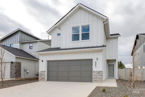 Photo of 903 N Mirror Creek Way, Meridian, ID 83642 (MLS # 98967509)