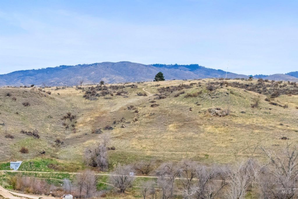 Photo of 646 N Avenue H Avenue, Boise, ID 83712 (MLS # 98969039)