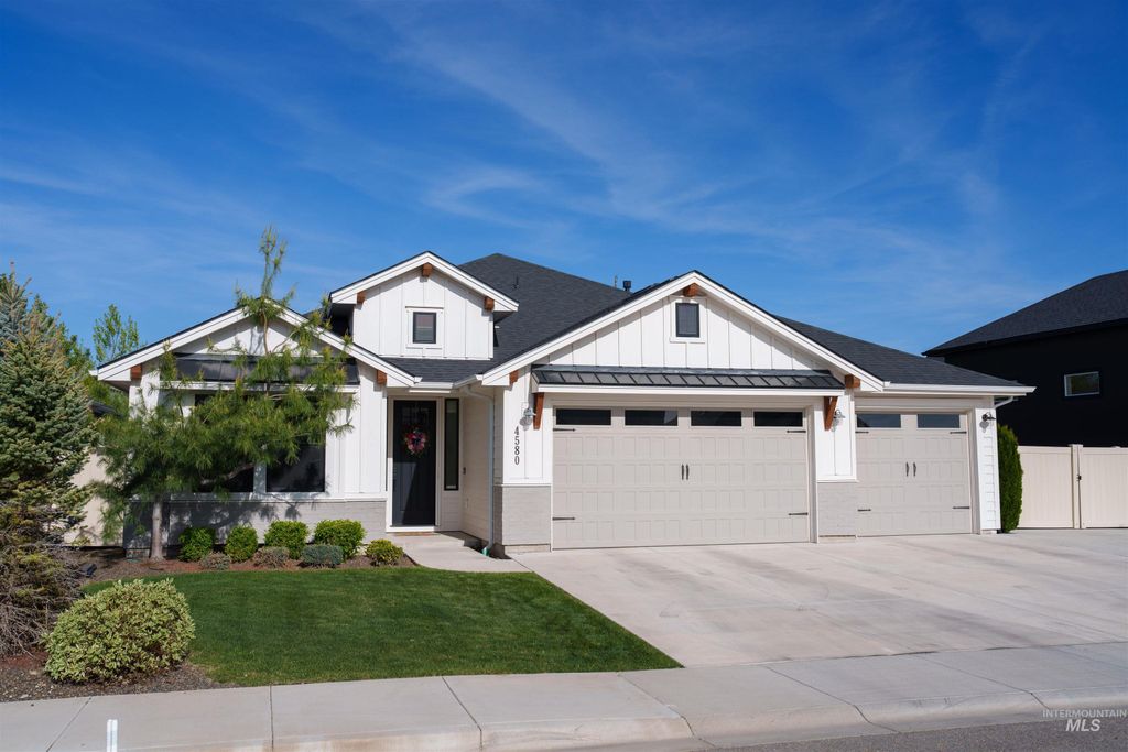 Photo of 4580 N Bryce Canyon Ave, Meridian, ID 83646 (MLS # 98984682)