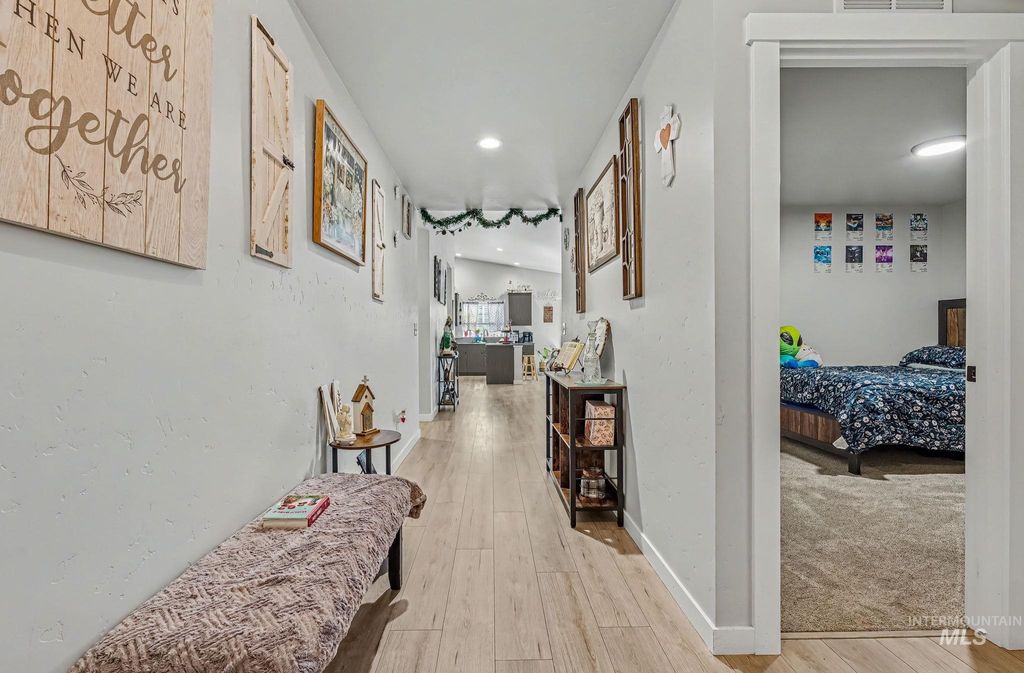 Photo of 11117 Canvas St, Caldwell, ID 83605 (MLS # 98981763)