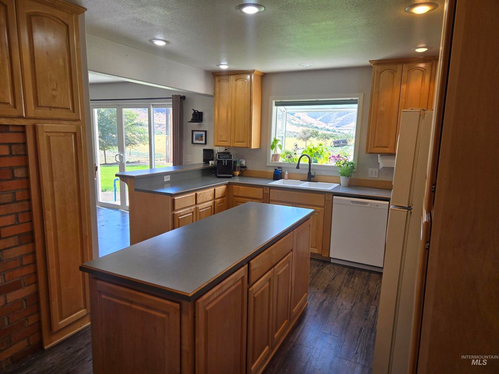 Photo of 17082 Snake River Road, Asotin, WA 99402 (MLS # 98982071)