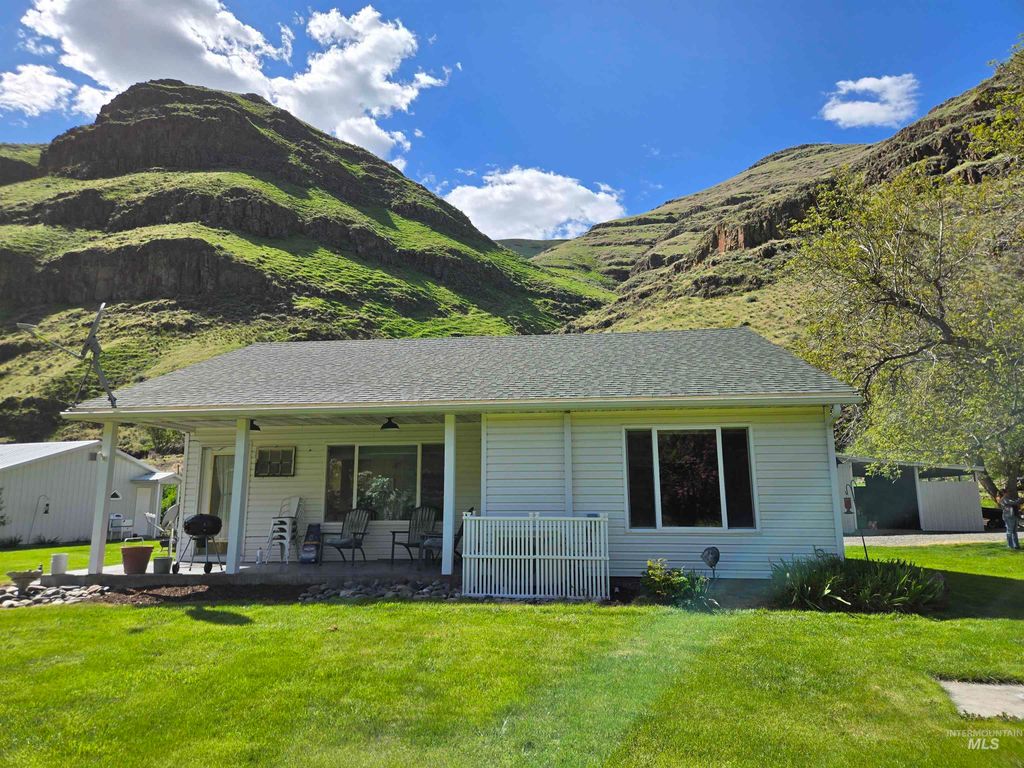 Photo of 17082 Snake River Road, Asotin, WA 99402 (MLS # 98982071)
