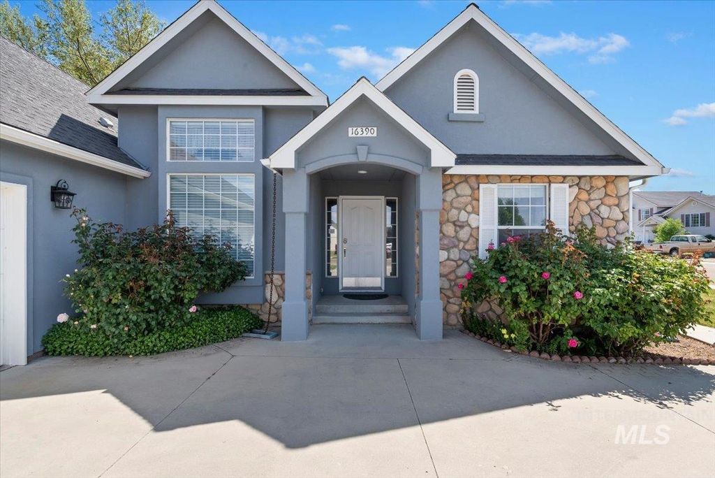 Photo of 16390 Coral Dr, Nampa, ID 83687 (MLS # 98986092)
