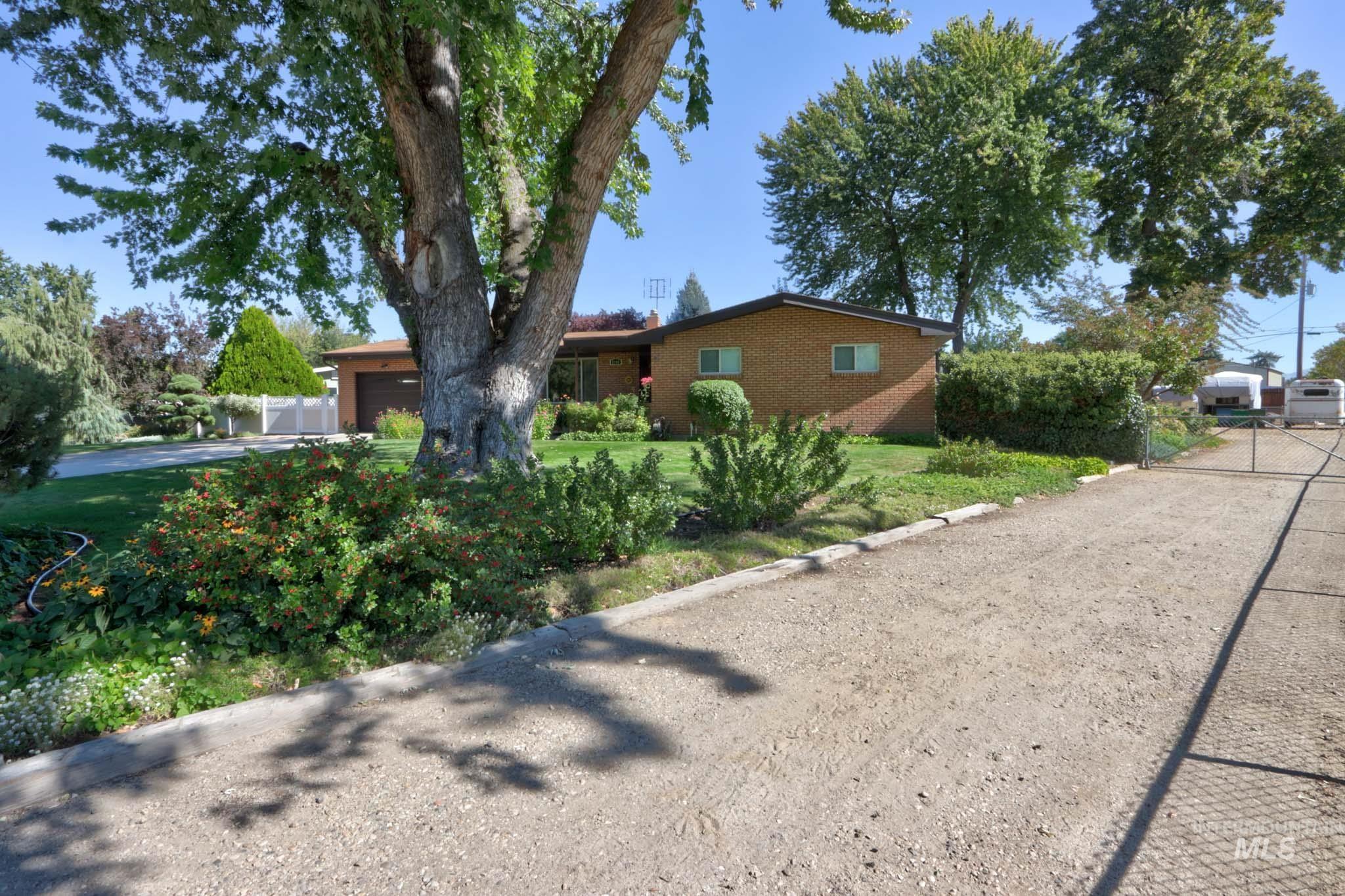 2106 N Cribbens Street