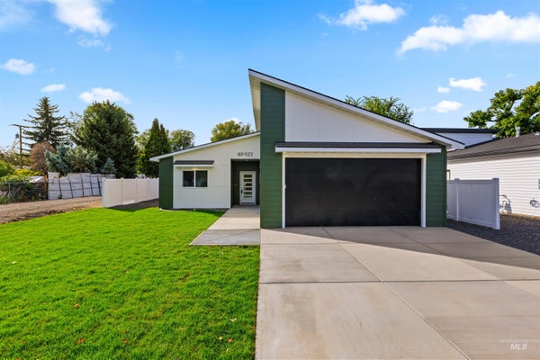 923 AIKEN AVE, BUHL, ID 83316 - Image b59aebf4016c4d0a9cafbd7c7920bb41/2937847681
