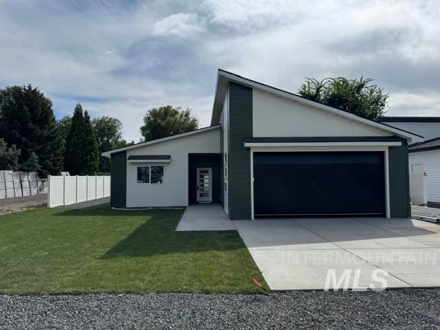 Photo of 923 Aiken Ave, Buhl, ID 83316 (MLS # 99000799)