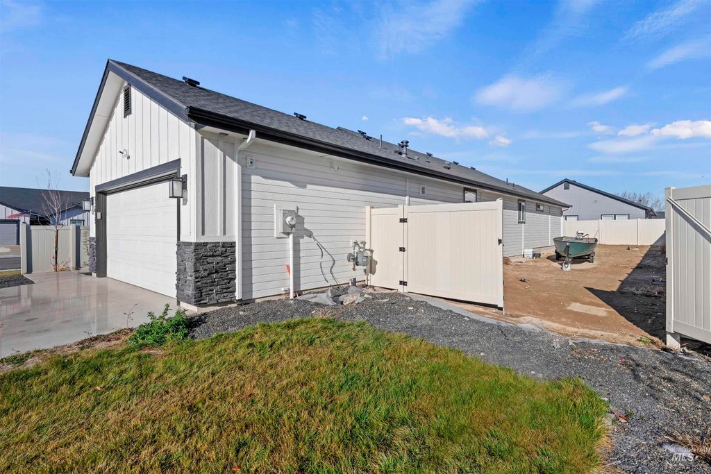 Photo of 12452 Shadow River St, Caldwell, ID 83607 (MLS # 98969124)